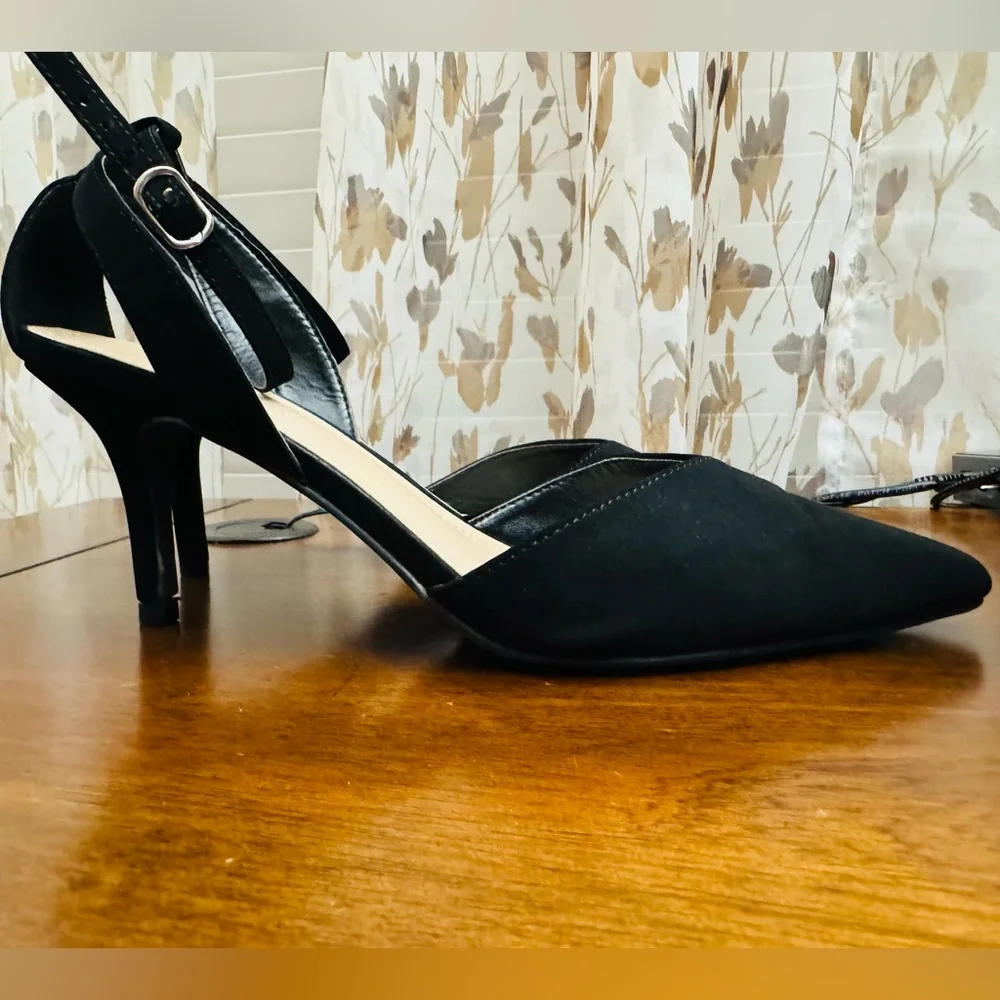 Elegant Black Women's Heels with Ankle Strap - Picture 2 of 6